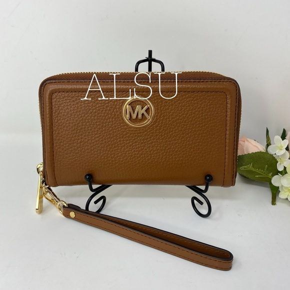 Michael Kors Handbags - Michael Kors LG Flat MF Phone Case Wallet Laggage